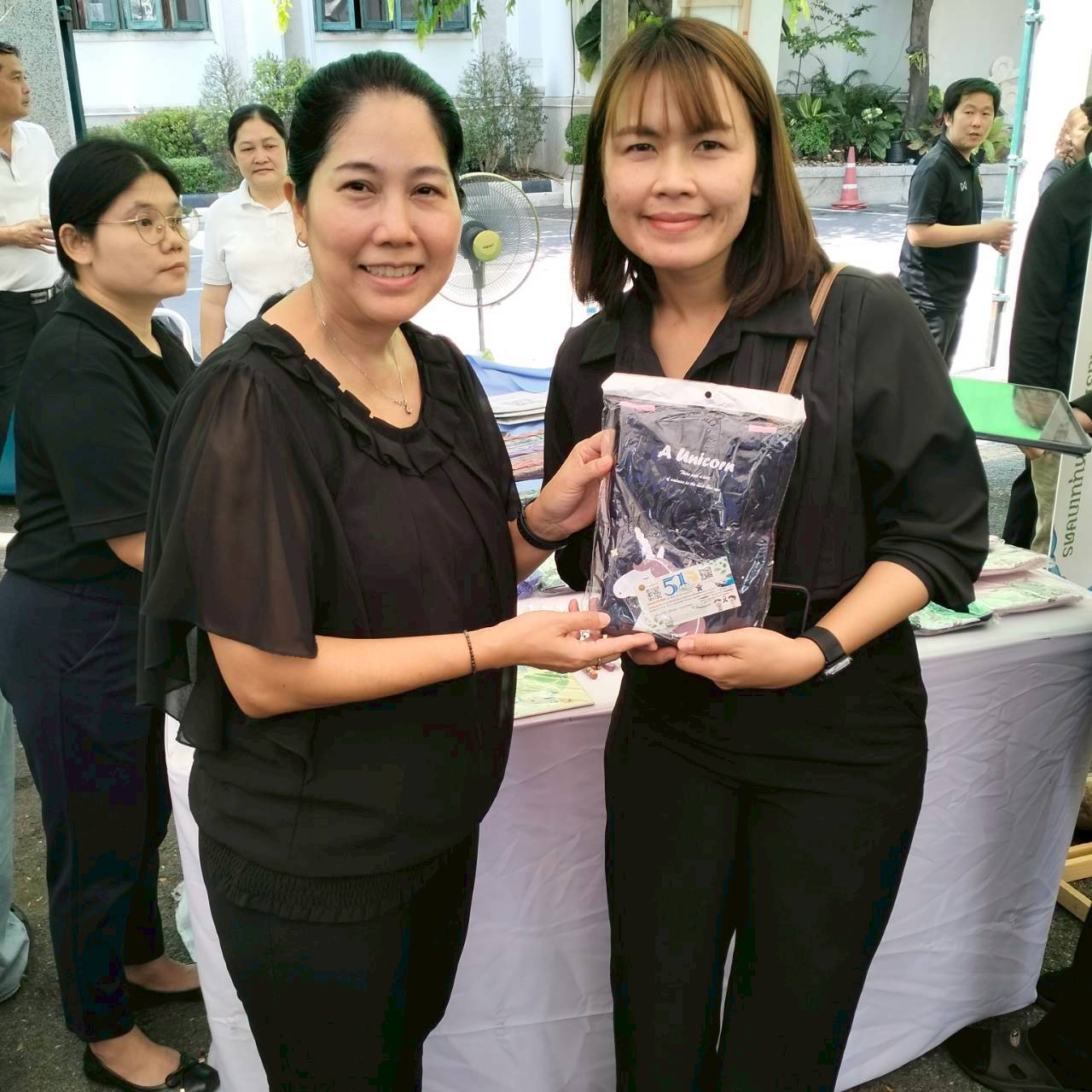 title - คณะทำงานฝ่ายติดตามประเมินผลการจัดงาน วันคล้ายวันสถาปนาสำนักงานการปฏิรูปที่ดินเพื่อเกษตรกรรม (ส.ป.ก.) ครบรอบ 51 ปี เปิดตั้งจุดให้ผู้ร่วมงานได้ร่วมสนุก เล่นเกมส์ และตอบแบบประเมินผลการจัดงาน ผ่านระบบออนไลน์